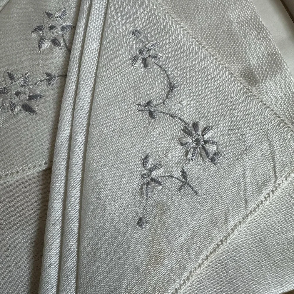 New VTG Boxed Set 3 Floral Embroidered‎ Ladies Handkerchiefs White Wedding